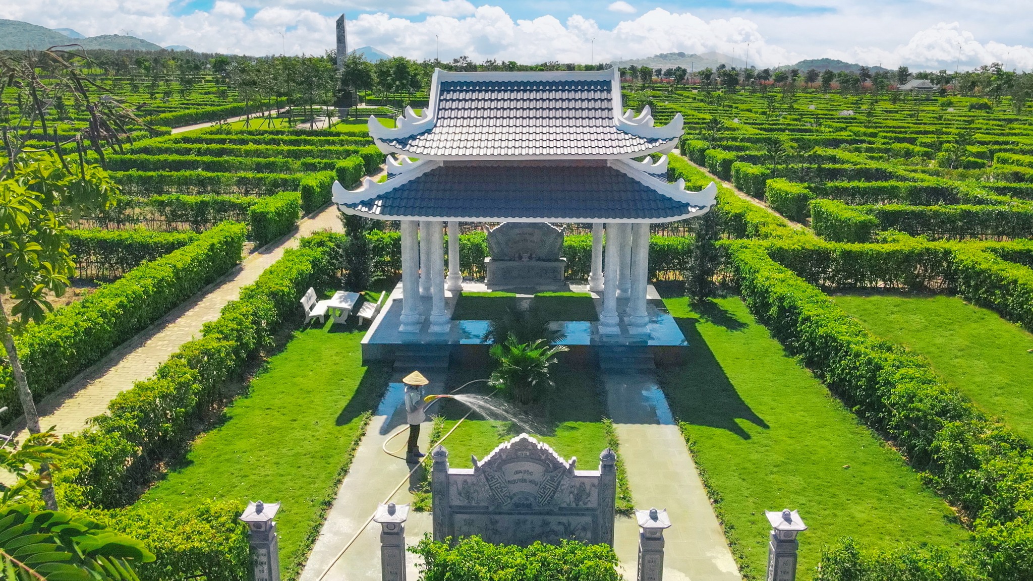 Mộ Gia Tộc III Sala Garden